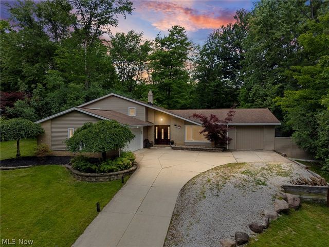 932 Aintree Park Drive, Mayfield Village, OH 44143