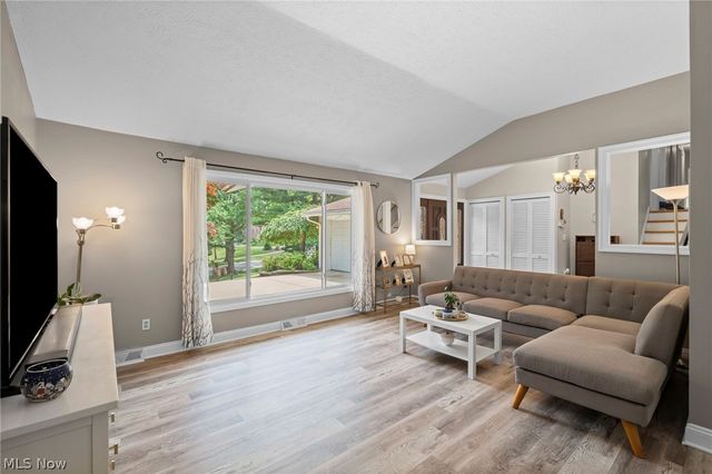 932 Aintree Park Drive, Mayfield Village, OH 44143