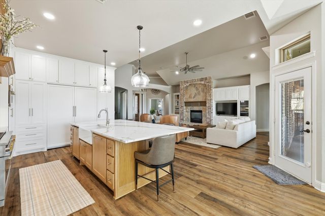 7100 Granville Drive, Mansfield, TX 76063