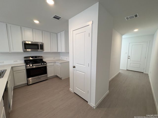 1515 Silver Creek, New Braunfels, TX 78130