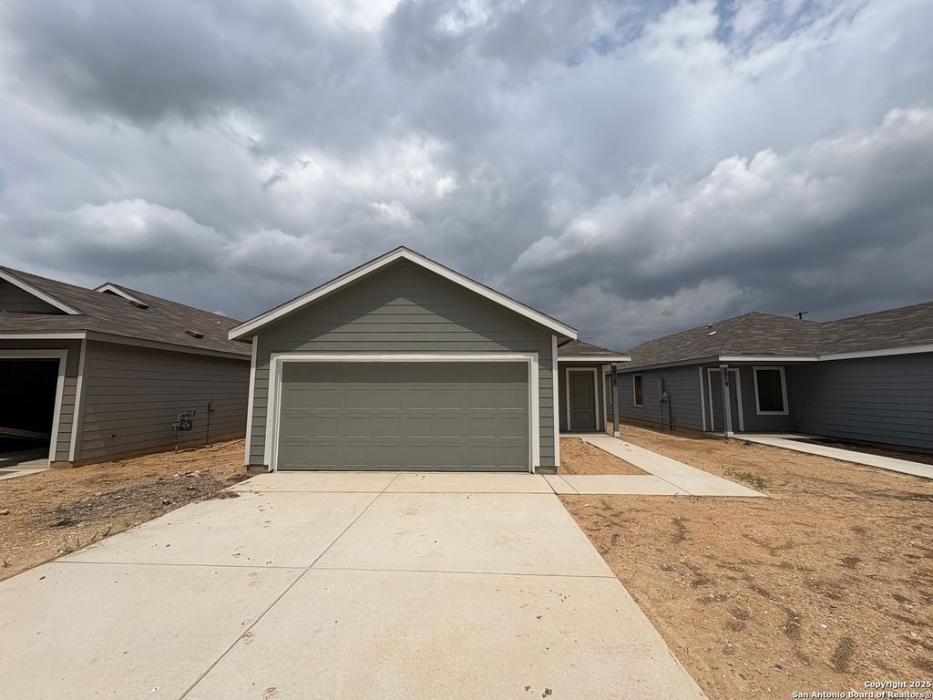 1515 Silver Creek, New Braunfels, TX 78130