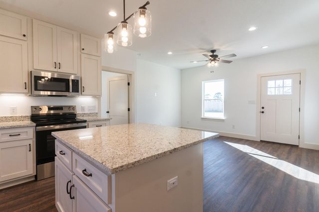 302 String Prairie WAY, Smithville, TX 78957