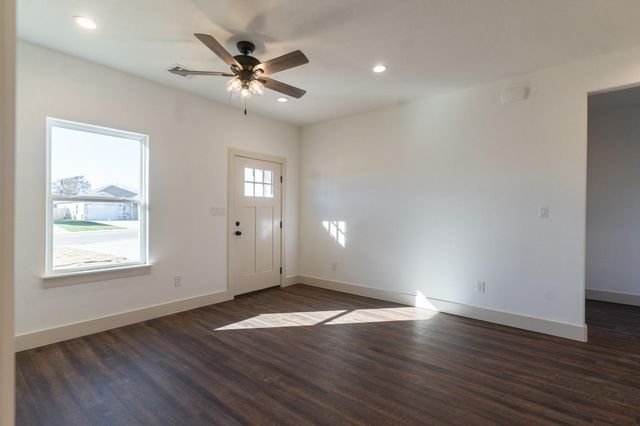 302 String Prairie WAY, Smithville, TX 78957