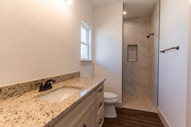 302 String Prairie WAY, Smithville, TX 78957