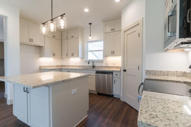 302 String Prairie WAY, Smithville, TX 78957