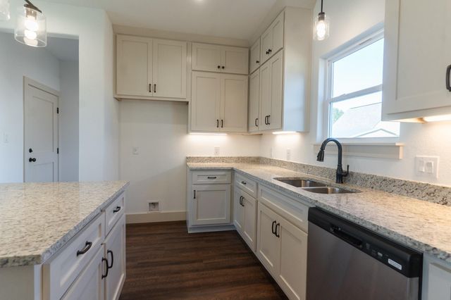 302 String Prairie WAY, Smithville, TX 78957