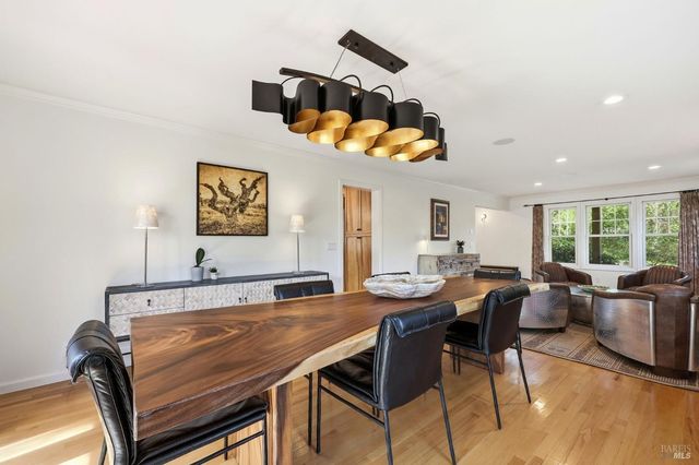 857 Wildwood Trl, Santa Rosa, CA 95409