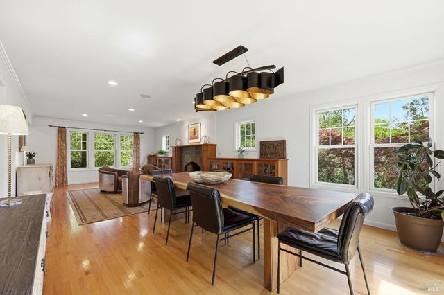 857 Wildwood Trl, Santa Rosa, CA 95409