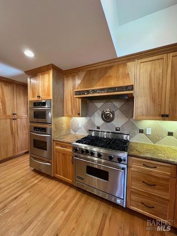 857 Wildwood Trl, Santa Rosa, CA 95409