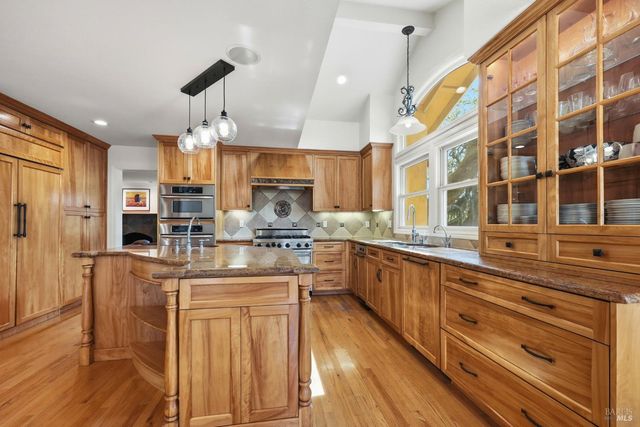 857 Wildwood Trl, Santa Rosa, CA 95409