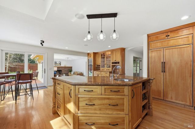 857 Wildwood Trl, Santa Rosa, CA 95409