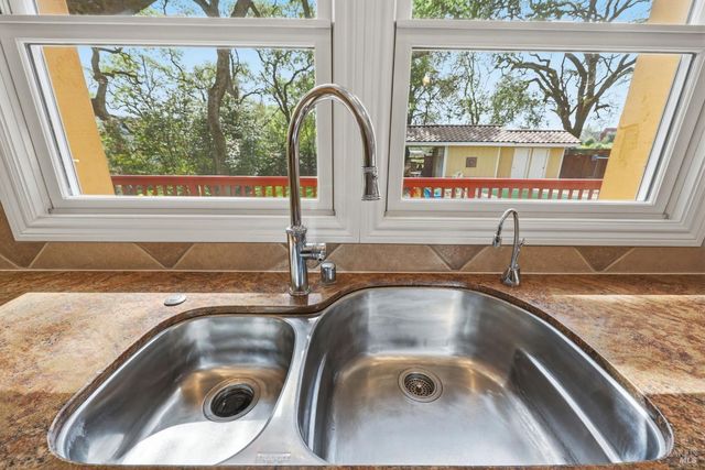 857 Wildwood Trl, Santa Rosa, CA 95409