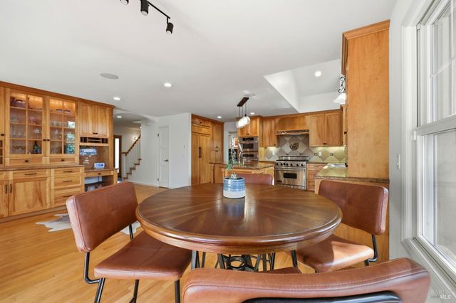 857 Wildwood Trl, Santa Rosa, CA 95409