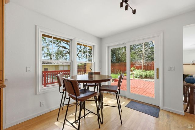 857 Wildwood Trl, Santa Rosa, CA 95409