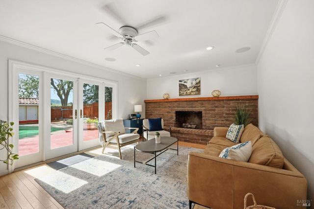 857 Wildwood Trl, Santa Rosa, CA 95409