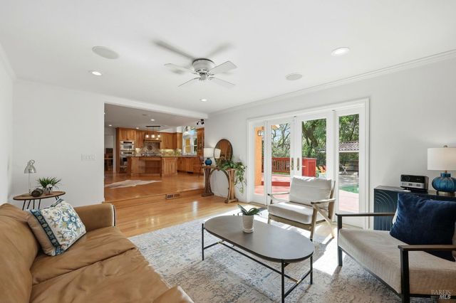 857 Wildwood Trl, Santa Rosa, CA 95409