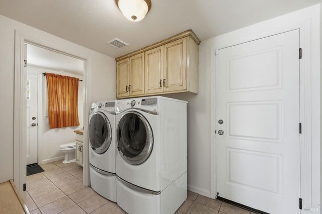 857 Wildwood Trl, Santa Rosa, CA 95409