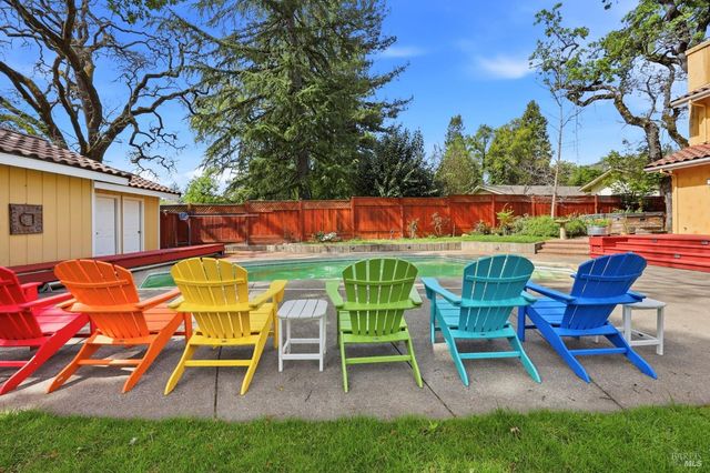 857 Wildwood Trl, Santa Rosa, CA 95409