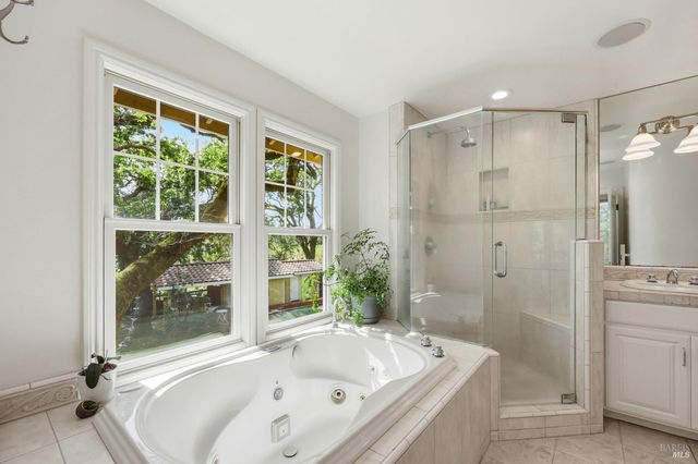 857 Wildwood Trl, Santa Rosa, CA 95409