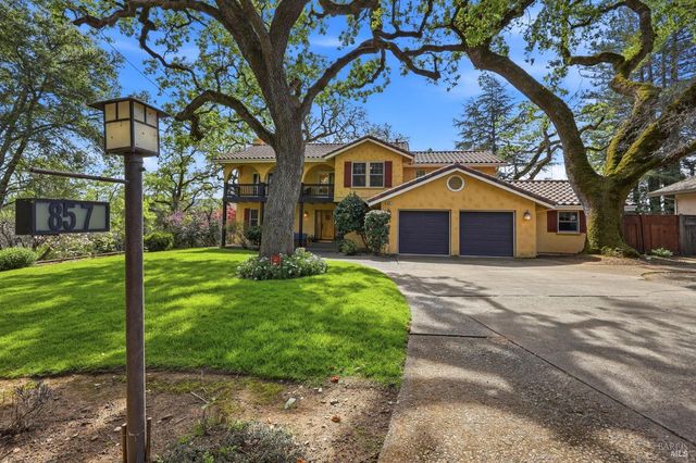 857 Wildwood Trl, Santa Rosa, CA 95409