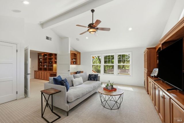 857 Wildwood Trl, Santa Rosa, CA 95409