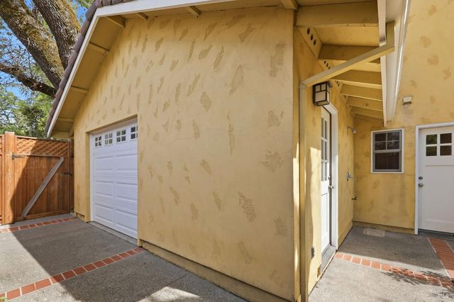 857 Wildwood Trl, Santa Rosa, CA 95409