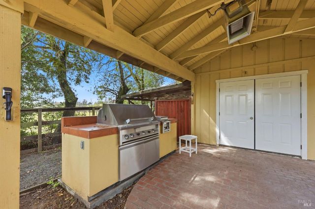 857 Wildwood Trl, Santa Rosa, CA 95409