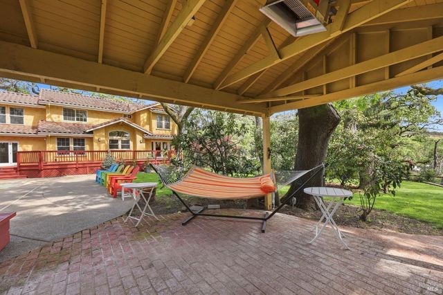 857 Wildwood Trl, Santa Rosa, CA 95409