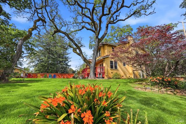 857 Wildwood Trl, Santa Rosa, CA 95409