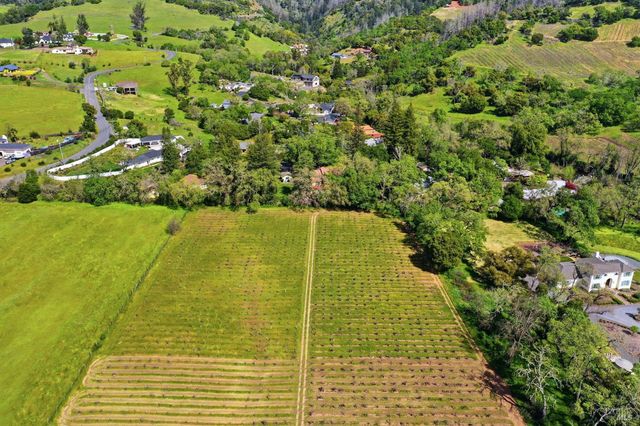 857 Wildwood Trl, Santa Rosa, CA 95409