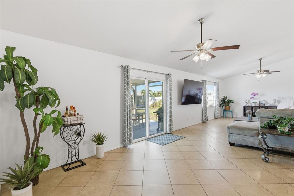 Image 8 of property listing at 3706 NW 1ST TERRACE, Cape Coral, FL 33993