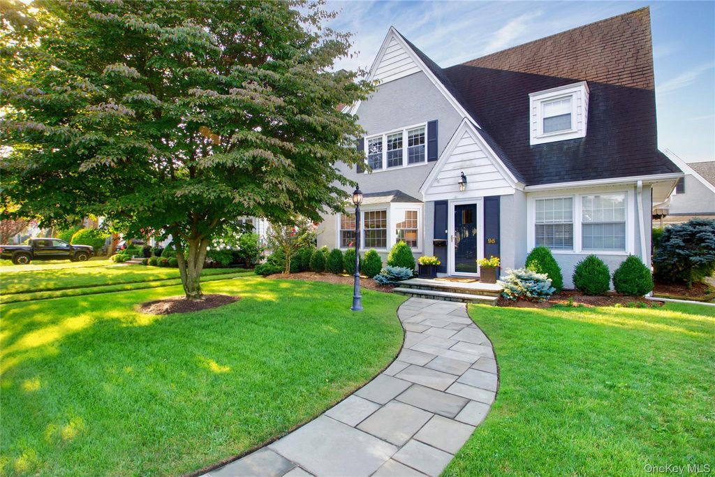 95 Chatham Place, West Hempstead, NY 11552
