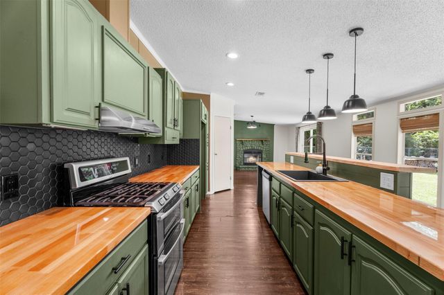 15995 Stoltje Drive, Conroe, TX 77306