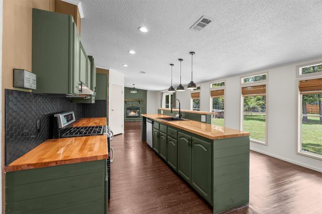 15995 Stoltje Drive, Conroe, TX 77306