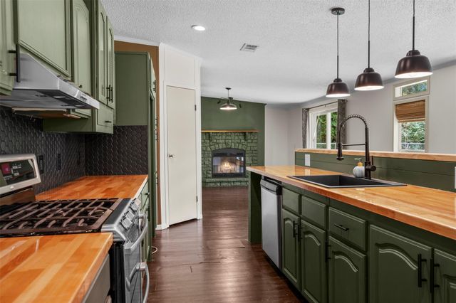 15995 Stoltje Drive, Conroe, TX 77306