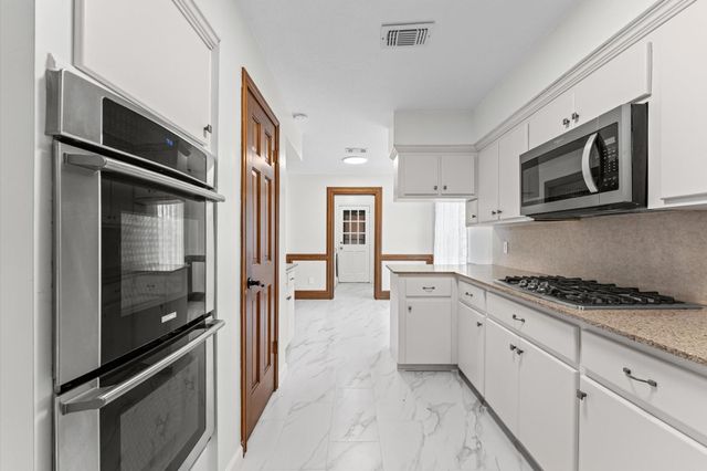 110 Shadow Wood Drive, Sugar Land, TX 77498