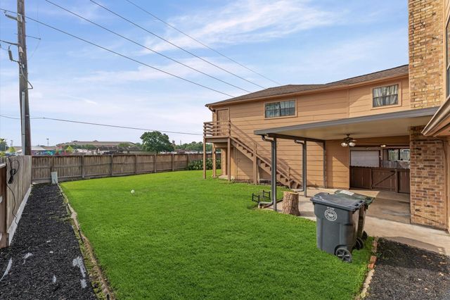 110 Shadow Wood Drive, Sugar Land, TX 77498