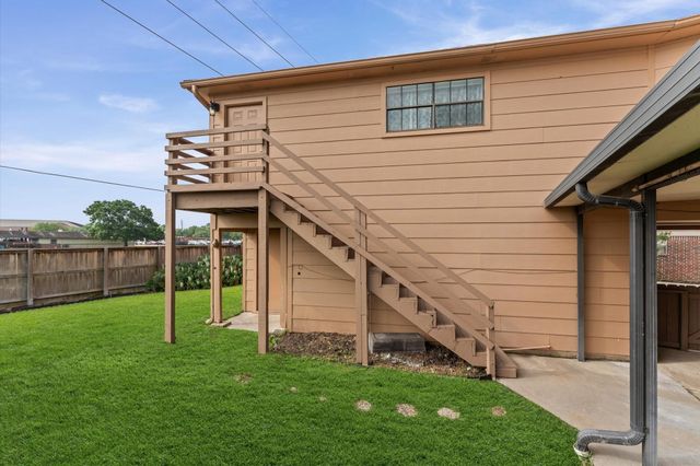 110 Shadow Wood Drive, Sugar Land, TX 77498