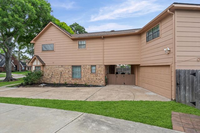 110 Shadow Wood Drive, Sugar Land, TX 77498