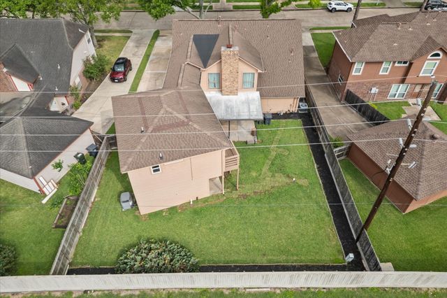 110 Shadow Wood Drive, Sugar Land, TX 77498