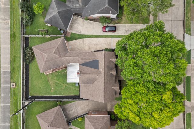 110 Shadow Wood Drive, Sugar Land, TX 77498