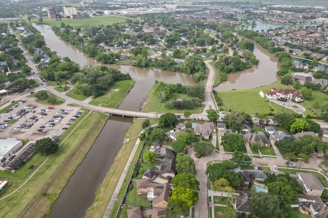 110 Shadow Wood Drive, Sugar Land, TX 77498