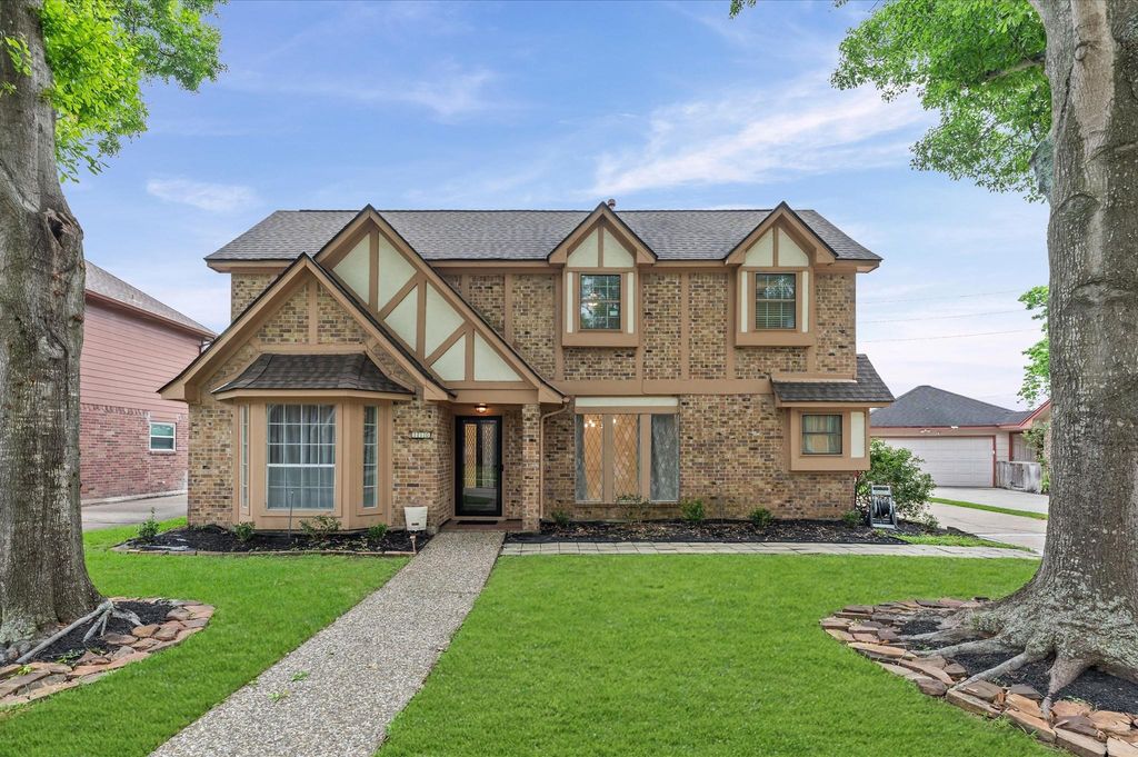 110 Shadow Wood Drive, Sugar Land, TX 77498