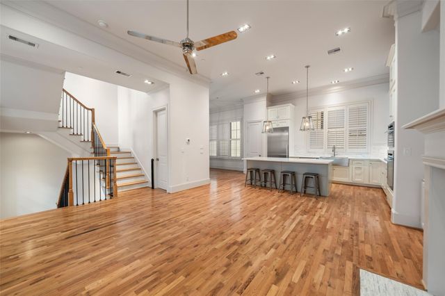 1306 Castle Court A, Houston, TX 77006