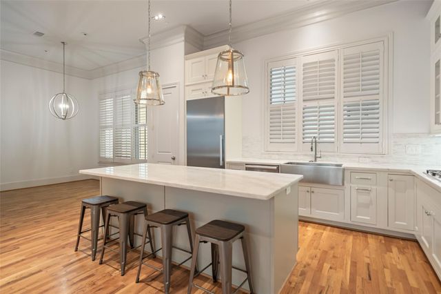 1306 Castle Court A, Houston, TX 77006