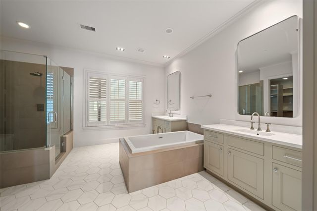 1306 Castle Court A, Houston, TX 77006