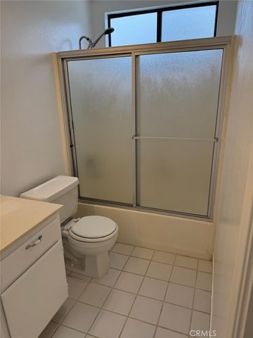 17800 Burbank 204, Encino, CA 91316