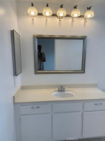 17800 Burbank 204, Encino, CA 91316