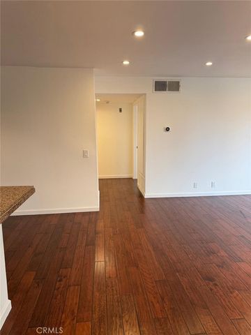 17800 Burbank 204, Encino, CA 91316