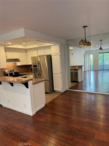 17800 Burbank 204, Encino, CA 91316